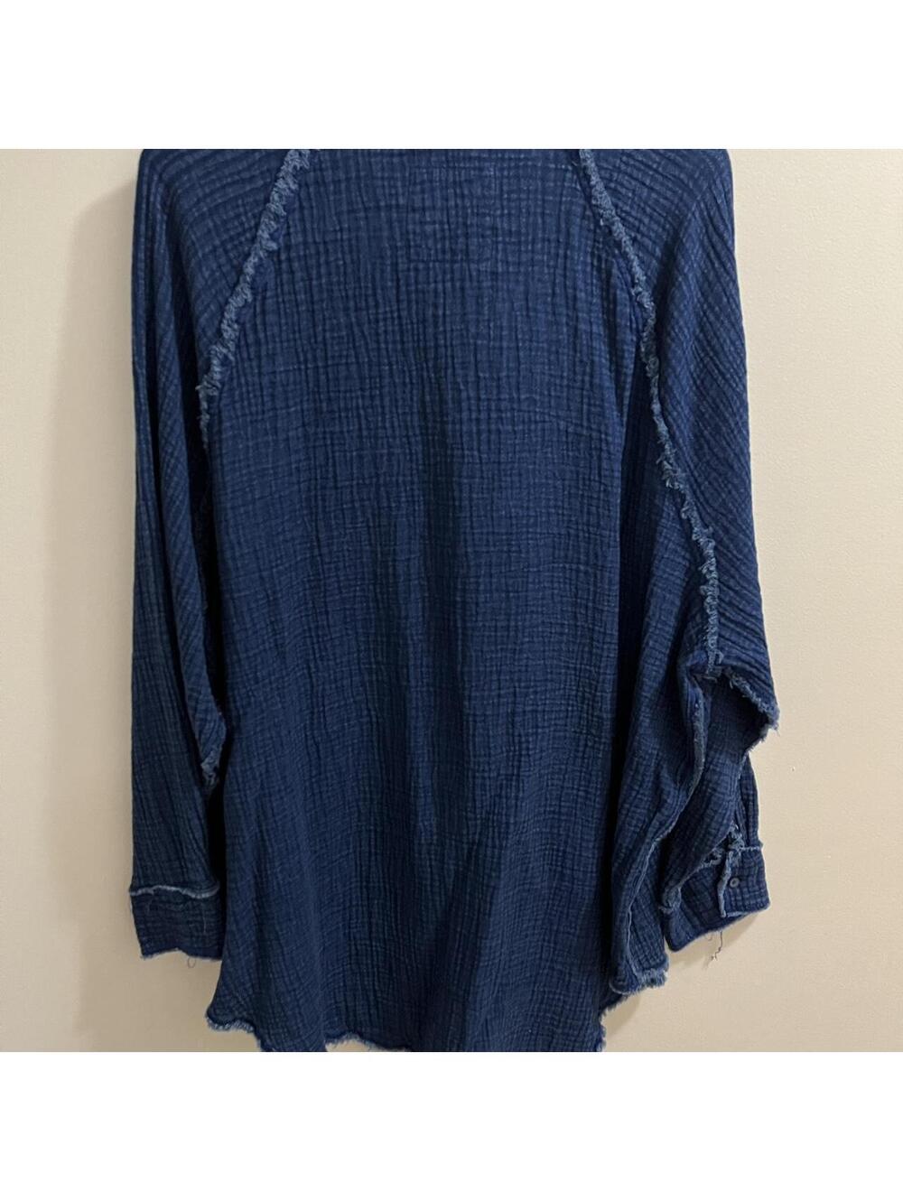 Navy blue Aerie button up shirt with frayed edges #fairycore - Picture 2 of 3